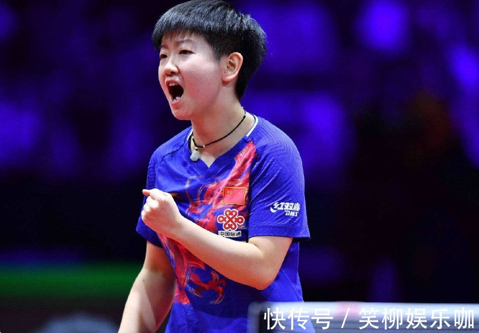 中展示了他 中展示了他